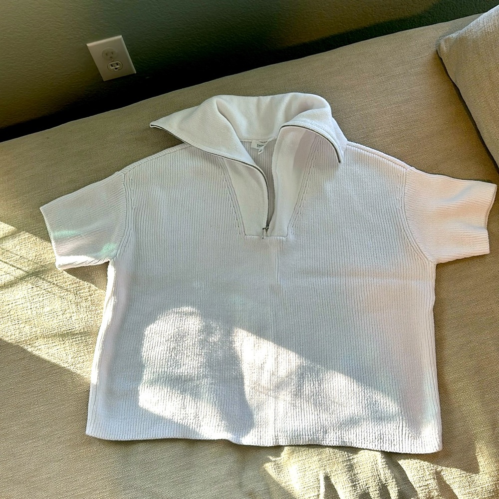 White cropped short sleeve sweater. NWT Size Medium